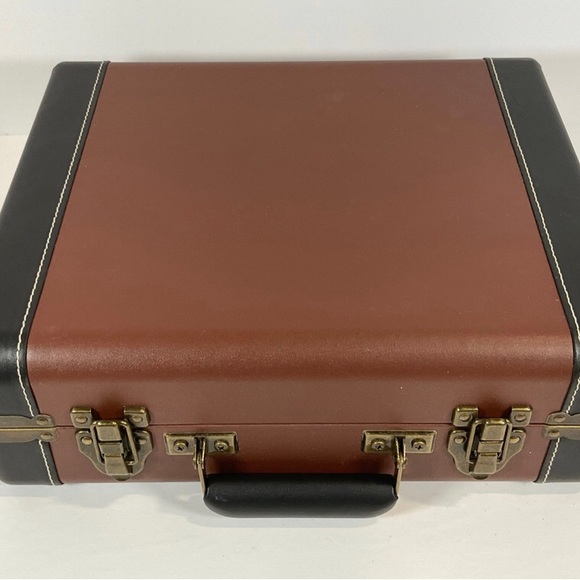 Never used - Crosley USB Turntable Suitcase - Picture 3 of 4